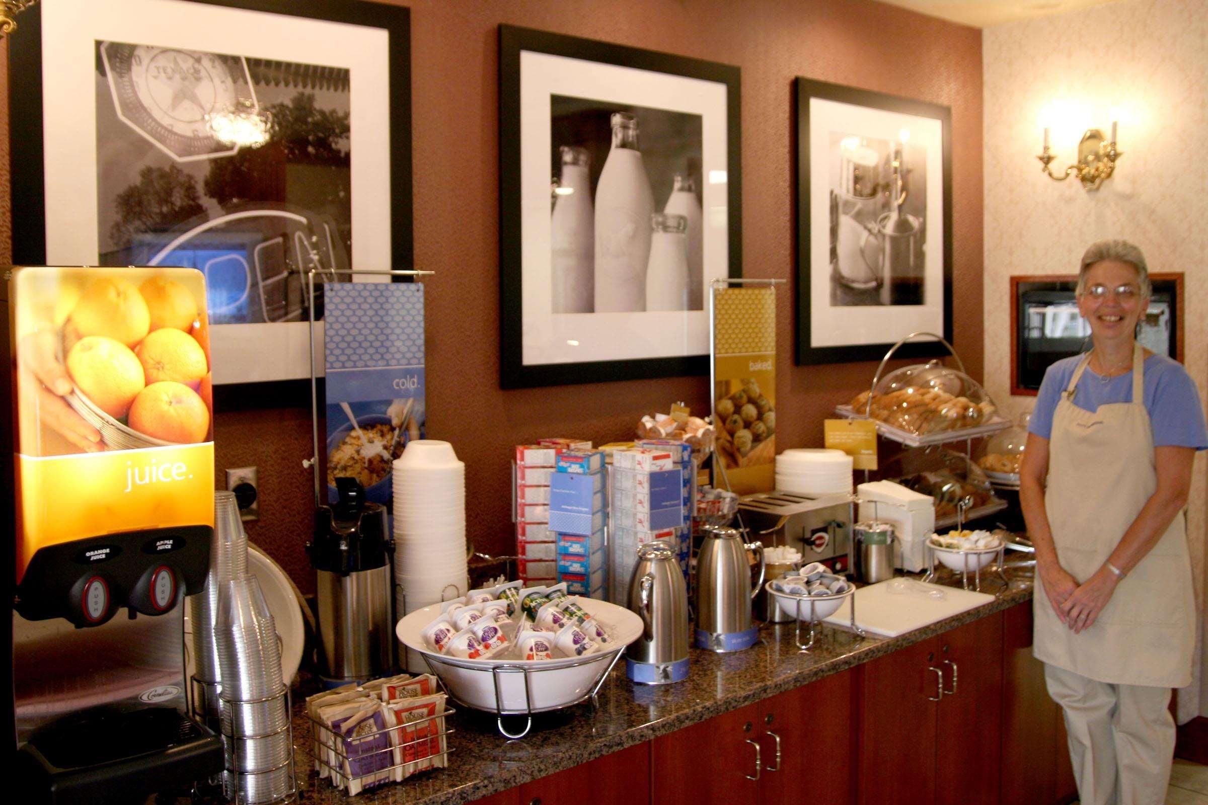 Hampton Inn Columbus-South Grove City Restaurant photo